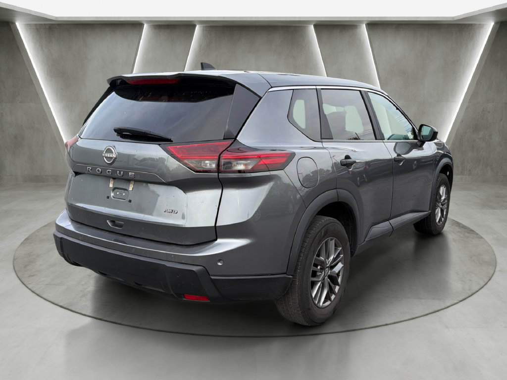 Used 2024 Nissan Rogue S AWD/4WD image 3
