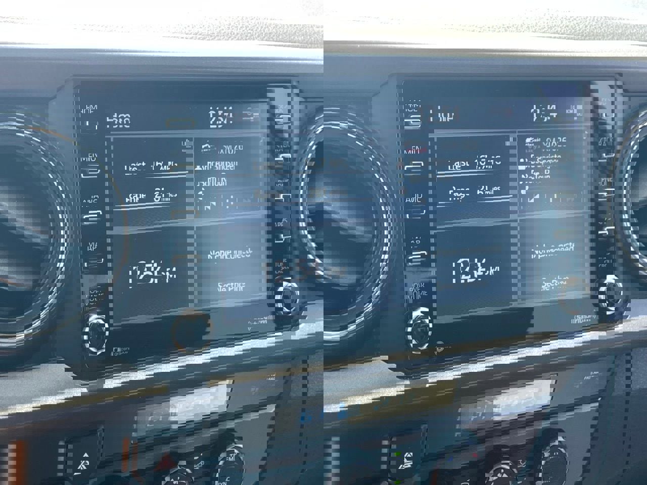 Used 2021 Toyota Tacoma TRD Off-Road w/ Technology Package AWD/4WD image 9