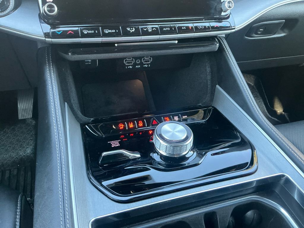 Used 2025 Jeep Wagoneer Series II w/ Premium Group I image 12