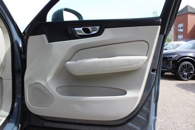 Certified 2023 Volvo XC60 B5 Plus AWD/4WD image 15