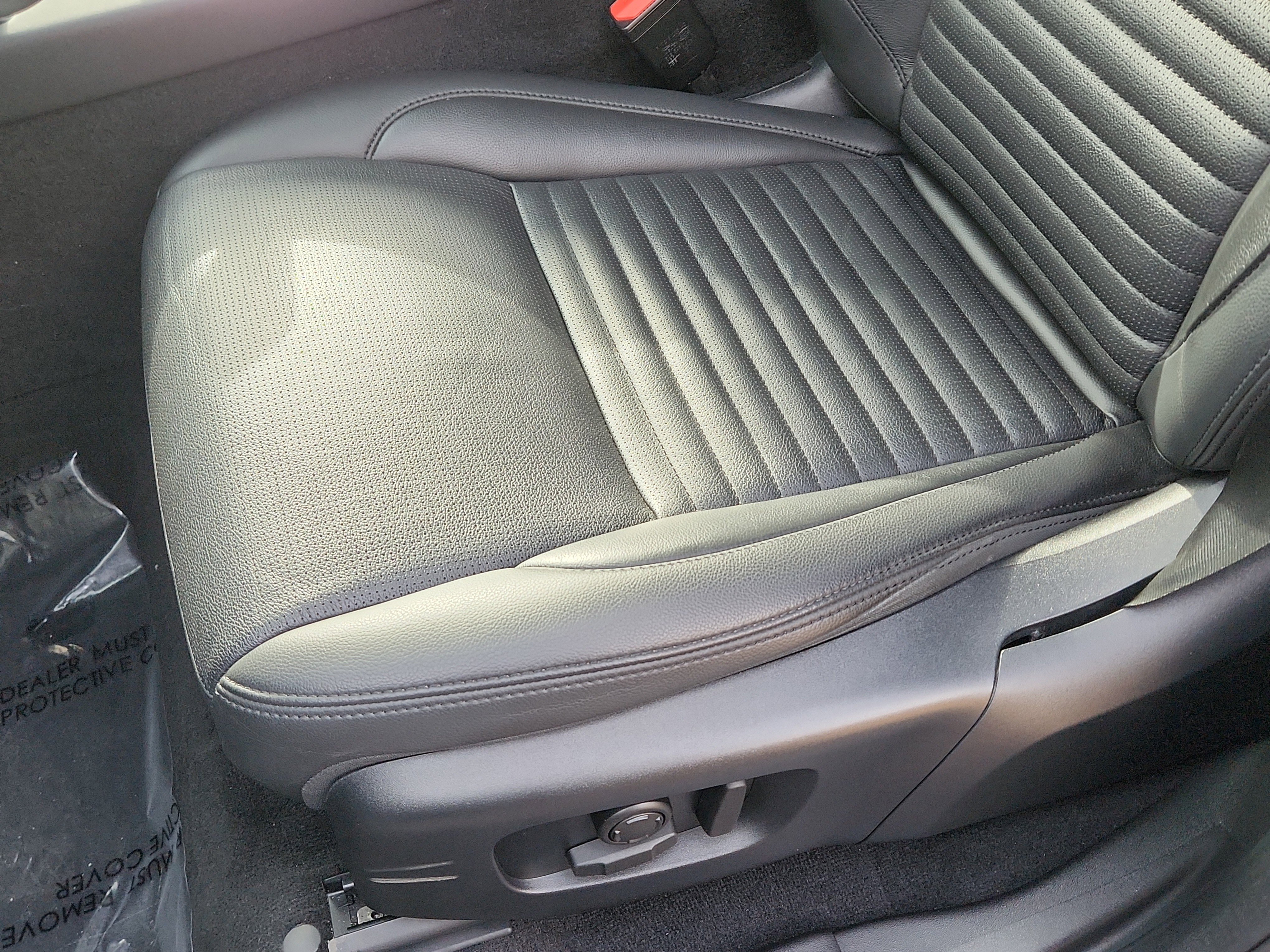 Used 2023 Land Rover Discovery Sport SE image 9