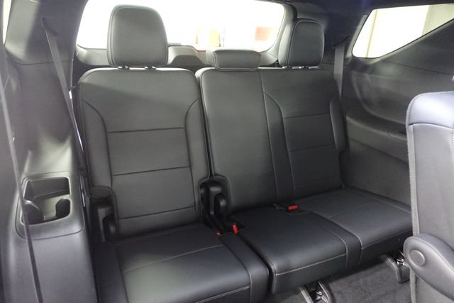 Used 2025 Chevrolet Traverse LT w/ Sun and Wheel Package FWD image 27