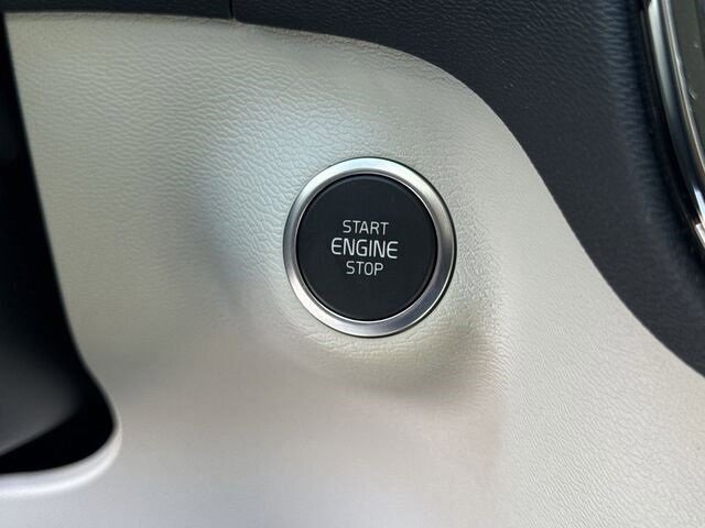 New 2024 Volvo XC40 B5 Plus w/ Protection Package Premier image 16