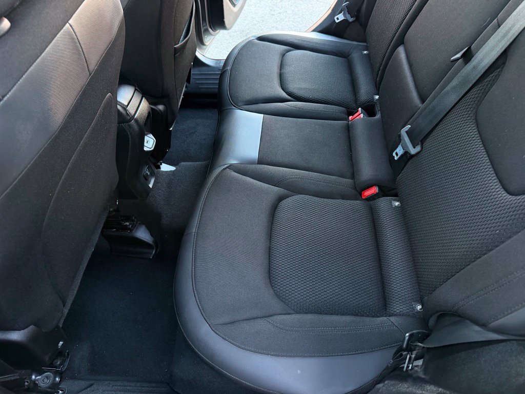 Used 2018 Jeep Renegade Altitude w/ UConnect 8.4 Nav Group FWD image 12