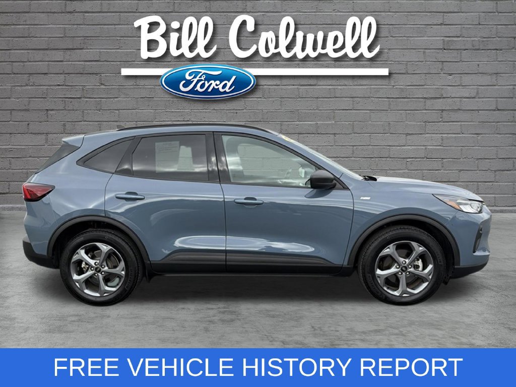 Used 2025 Ford Escape ST-Line w/ Tech Pack #1 AWD/4WD image 3