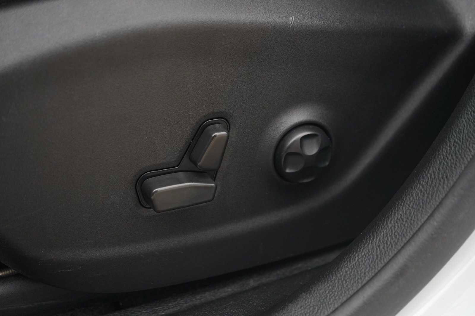 Used 2021 Jeep Cherokee Latitude Plus FWD image 12