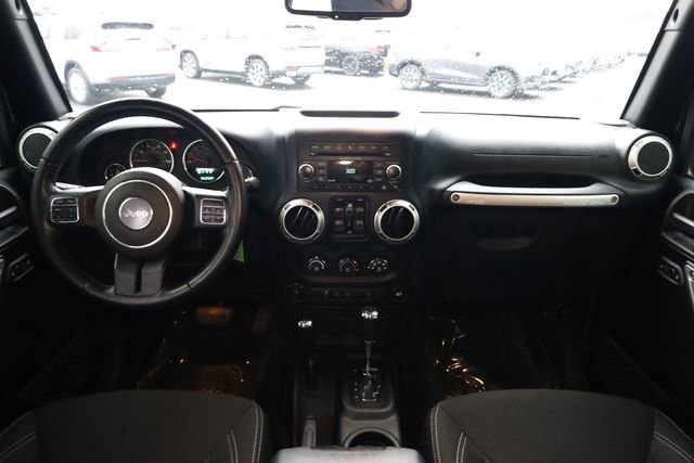Used 2018 Jeep Wrangler Unlimited Rubicon w/ Connectivity Group AWD/4WD image 14