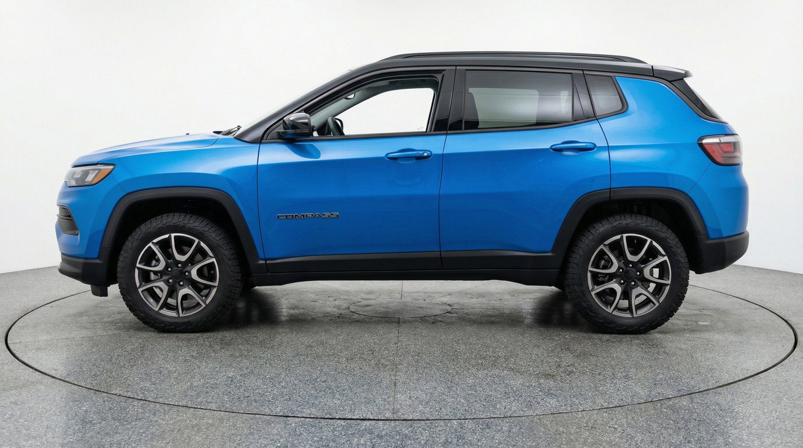 Used 2025 Jeep Compass Trailhawk image 5