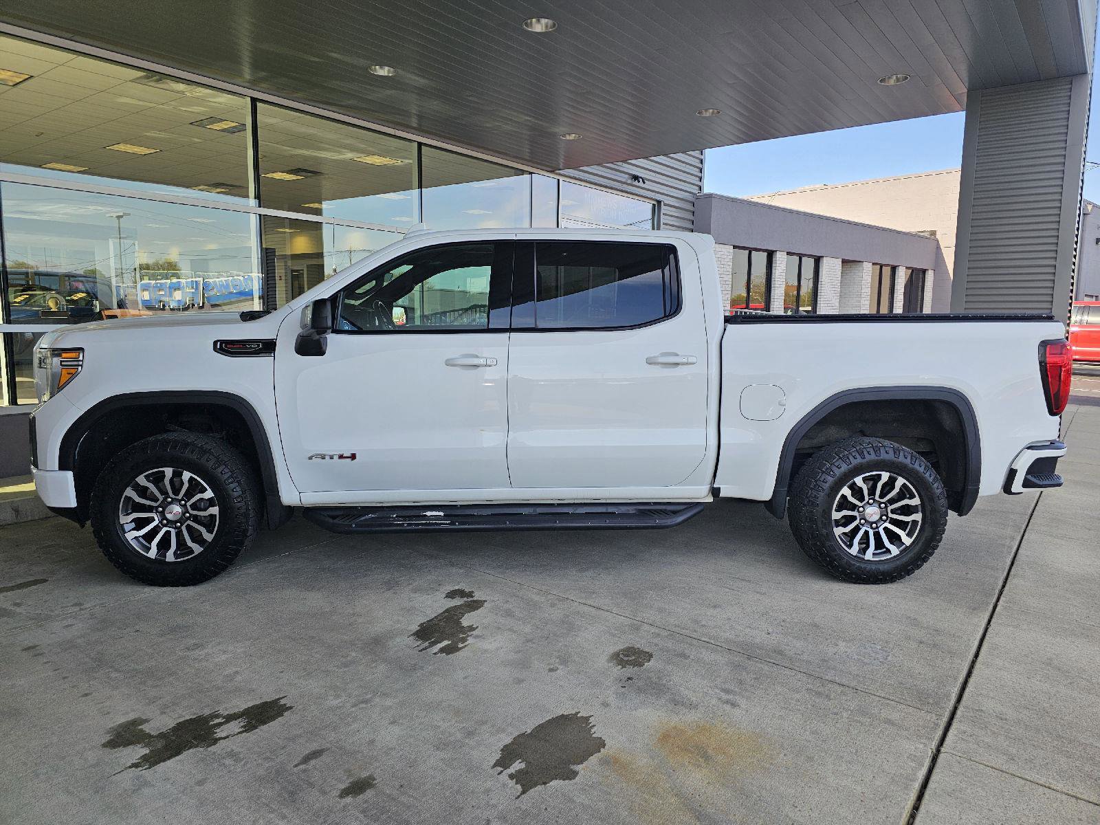 Used 2020 GMC Sierra 1500 AT4 w/ AT4 Premium Package AWD/4WD image 2