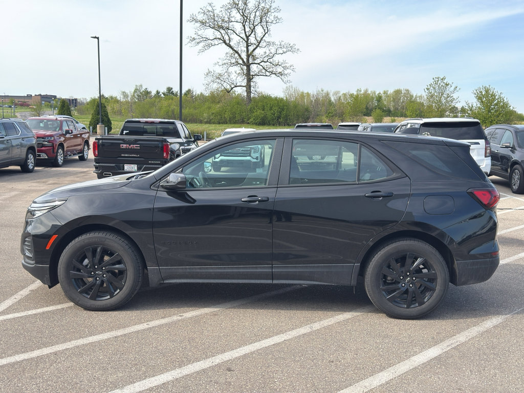 Used 2023 Chevrolet Equinox LS w/ Midnight Edition FWD image 2