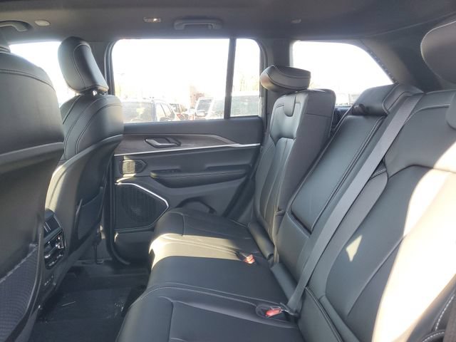New 2026 Jeep Grand Cherokee Limited w/ Limited Altitude Package AWD/4WD image 13