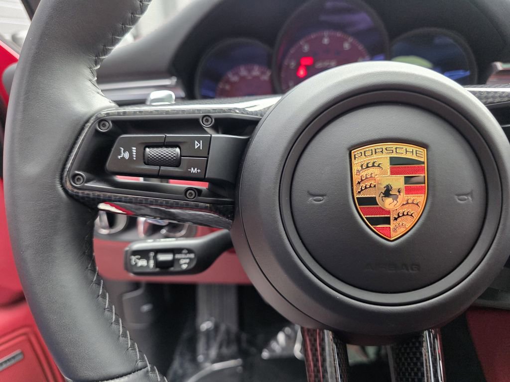 Certified 2025 Porsche Macan GTS image 29