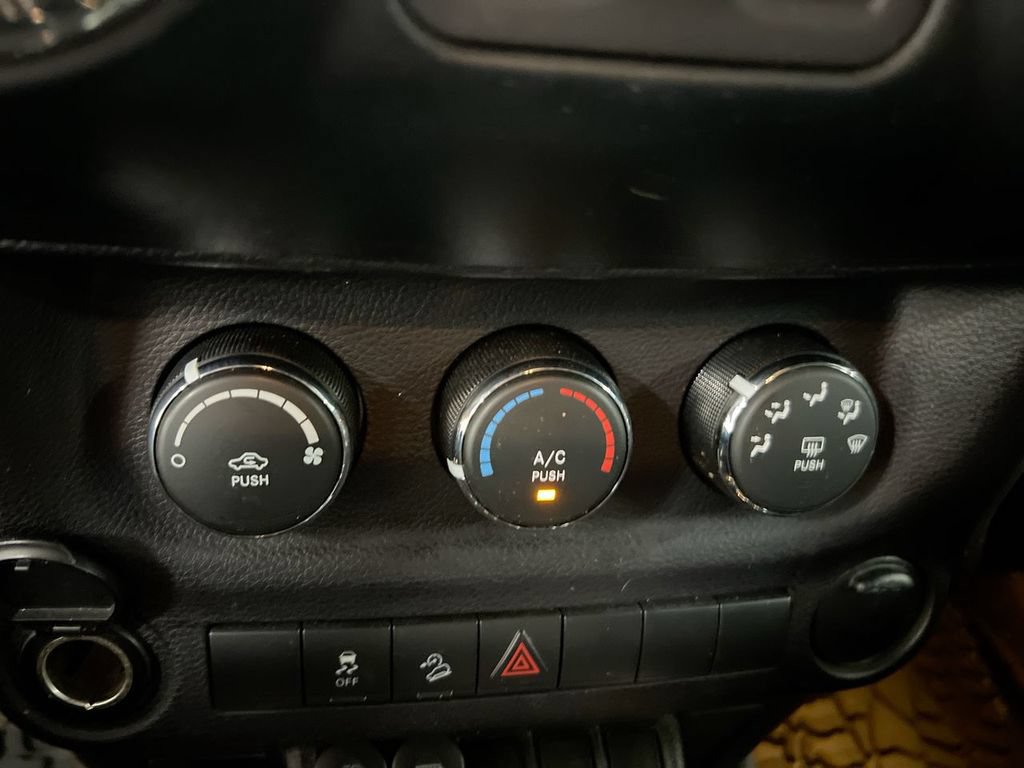 Used 2015 Jeep Wrangler Sport AWD/4WD image 16
