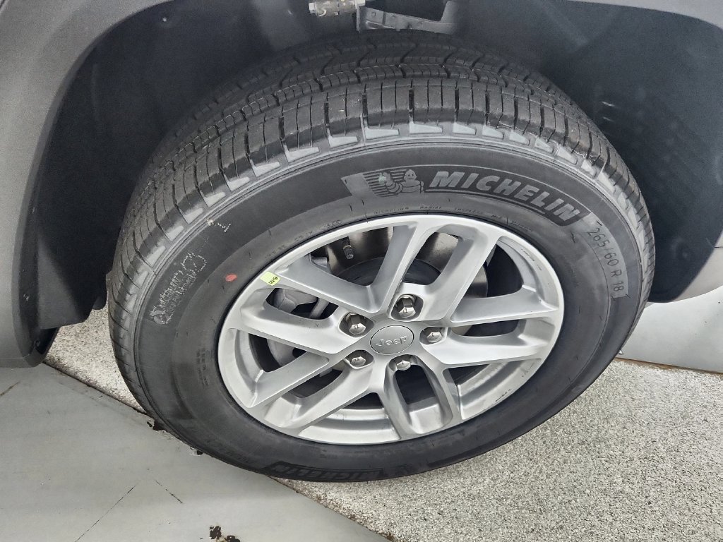 New 2026 Jeep Grand Cherokee Laredo X AWD/4WD image 32