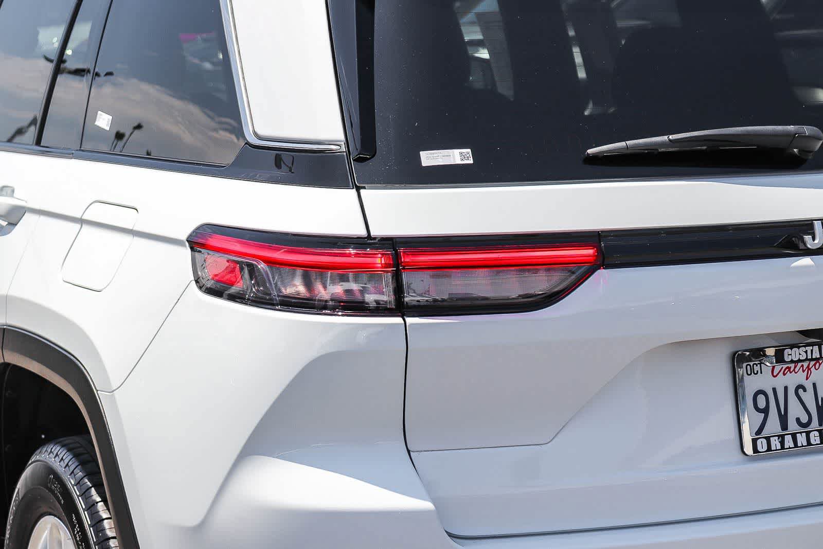 Used 2025 Jeep Grand Cherokee Laredo X RWD image 7
