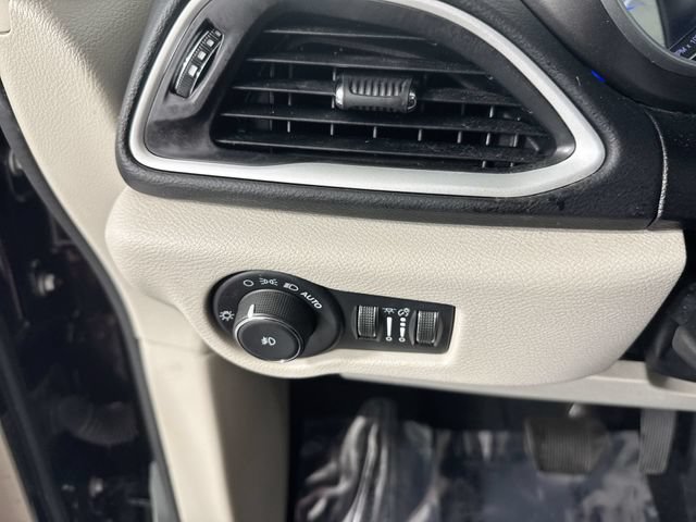 Used 2024 Chrysler Pacifica Touring-L FWD image 14