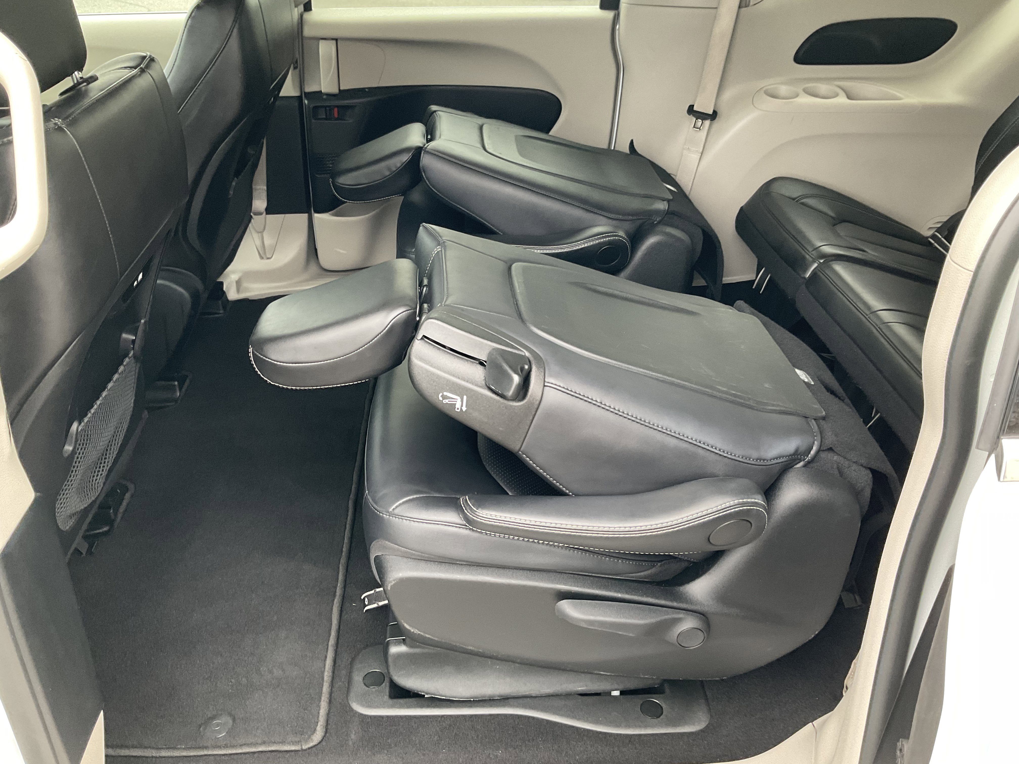 Used 2024 Chrysler Pacifica Select FWD image 39
