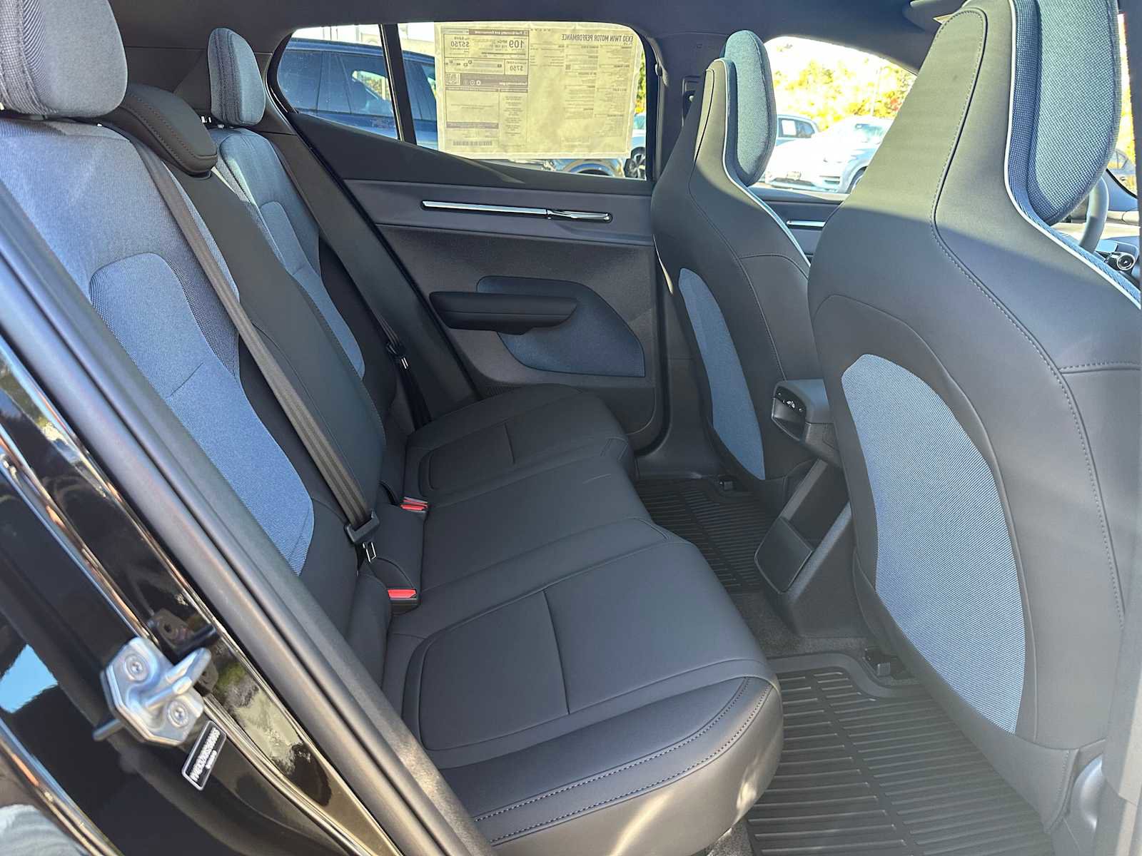 New 2025 Volvo EX30 Plus w/ Protection Package Premier image 12