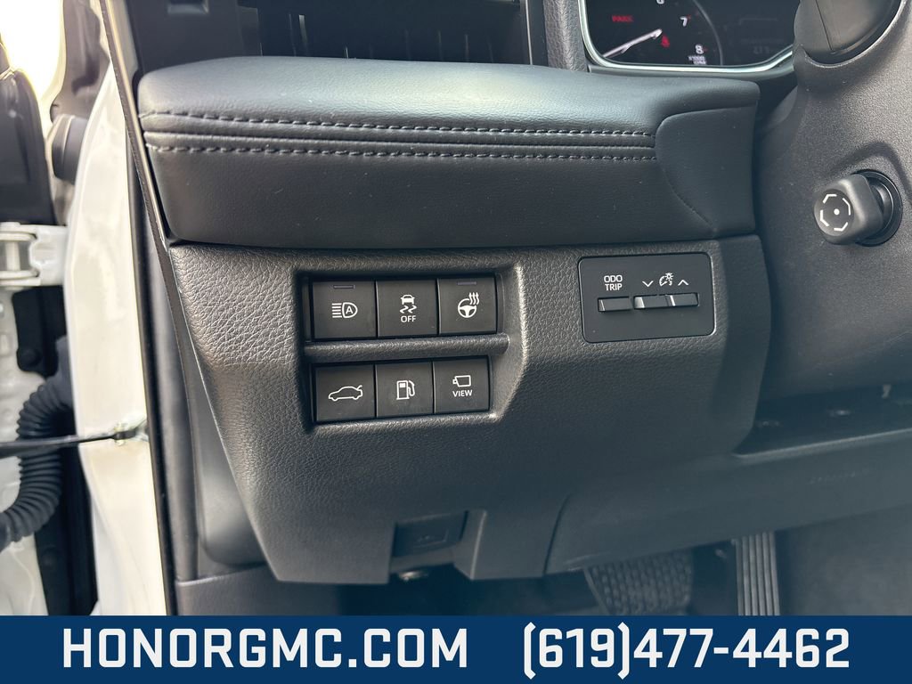 Used 2022 Toyota Avalon Limited image 12