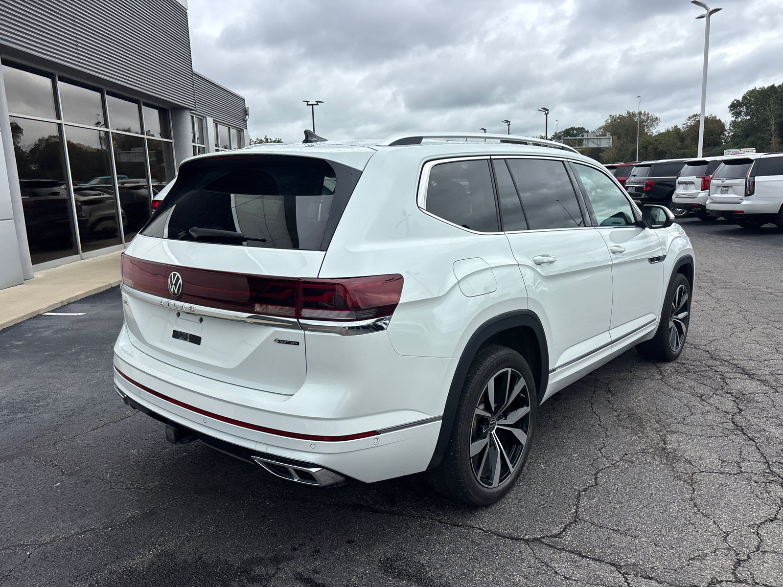 Used 2025 Volkswagen Atlas SEL Premium R-Line AWD/4WD image 7