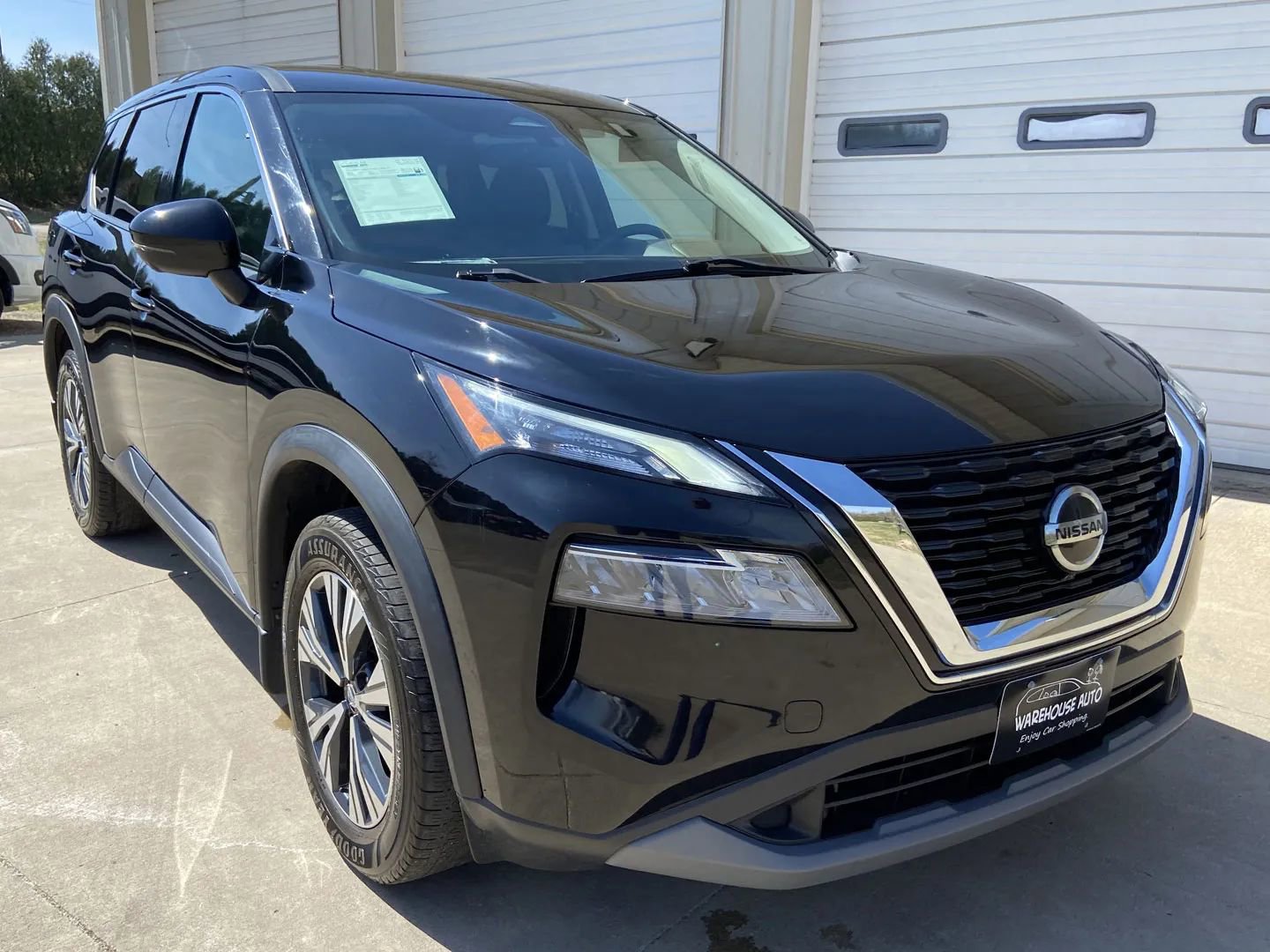 Used 2021 Nissan Rogue SV image 1