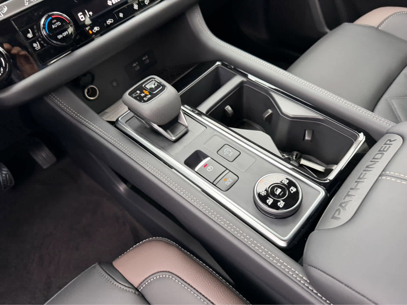 New 2026 Nissan Pathfinder Platinum AWD/4WD image 19