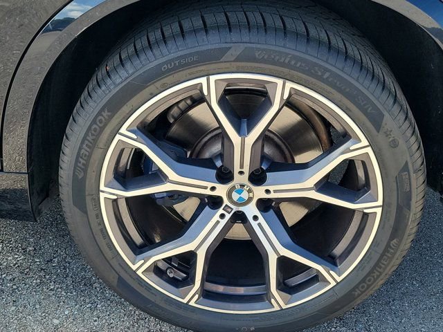 Used 2021 BMW X5 sDrive40i w/ M Sport Package RWD image 12