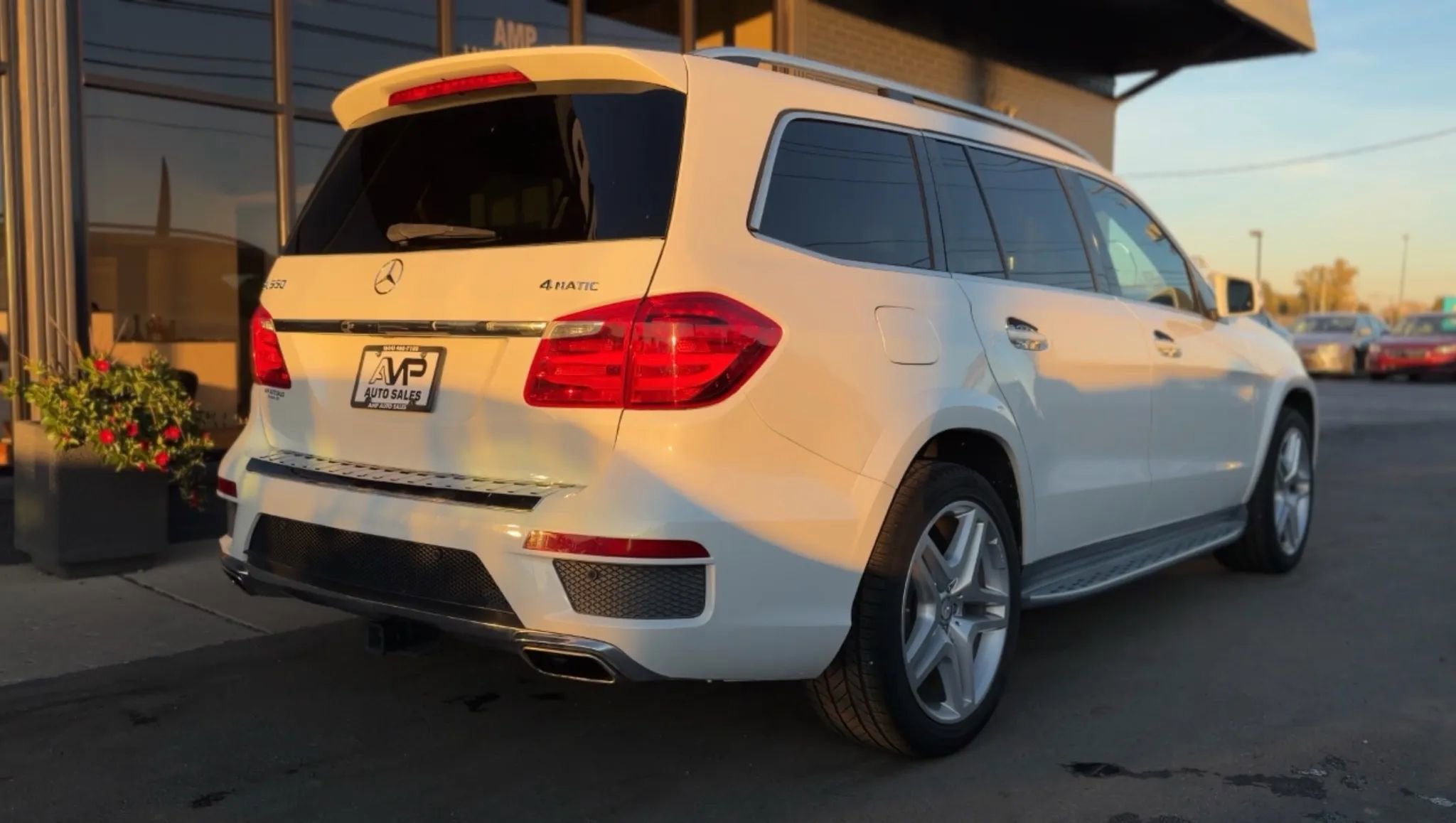 Used 2015 Mercedes-Benz GL 550 4MATIC image 3