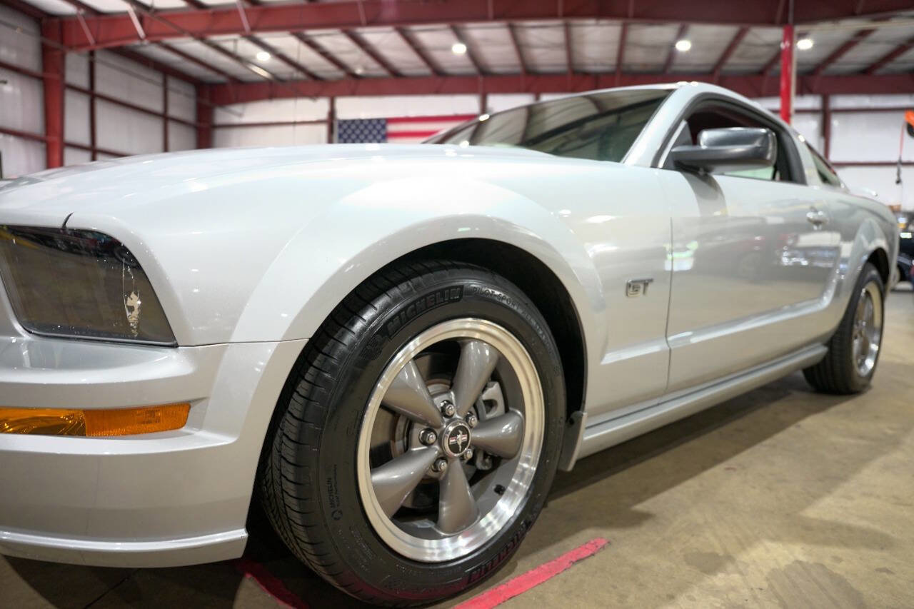 Used 2005 Ford Mustang GT Premium image 30
