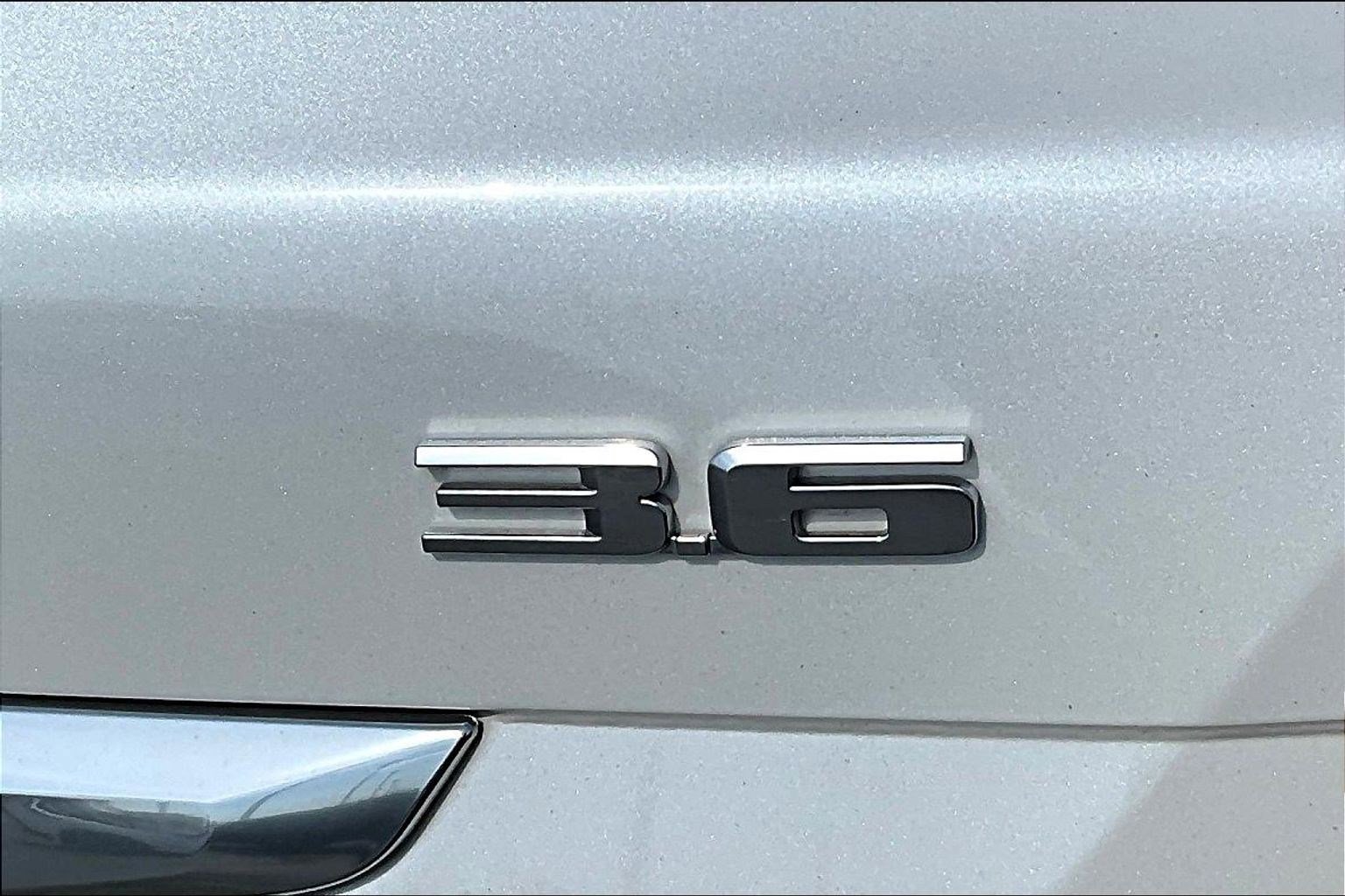 Used 2018 Cadillac XT5 Luxury w/ Driver Awareness Package image 23