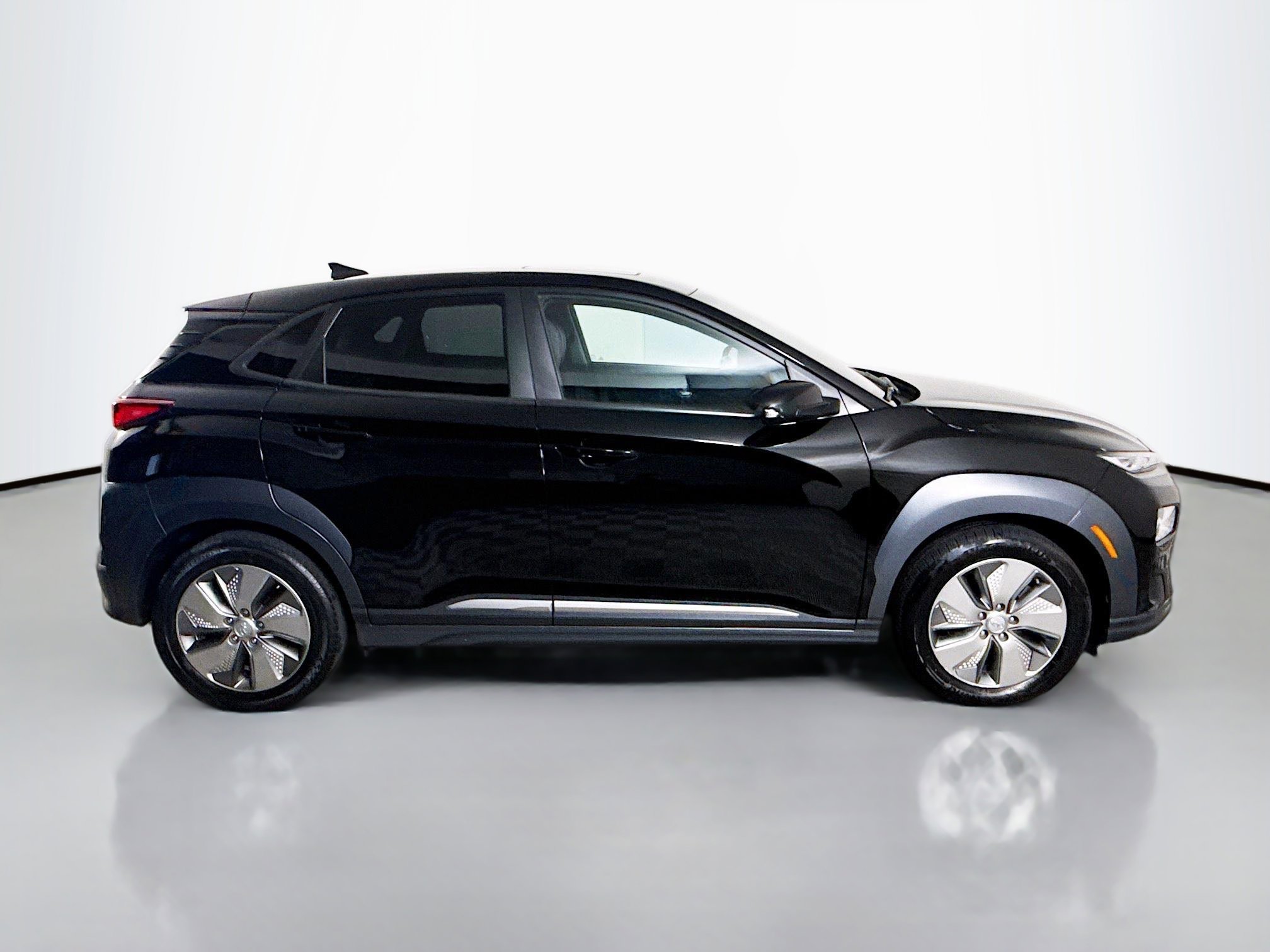 Used 2021 Hyundai Kona Limited w/ Cargo Package image 11