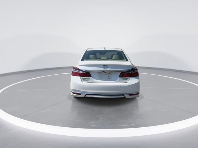 Used 2017 Honda Accord Touring image 9