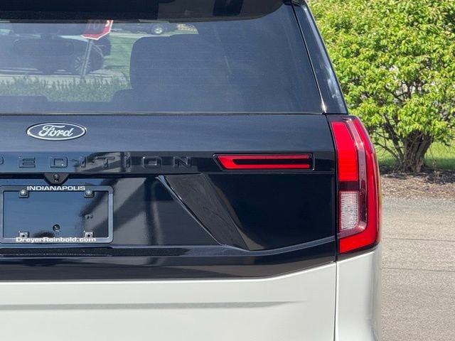 Used 2025 Ford Expedition Platinum w/ Stealth Performance Package AWD/4WD image 5