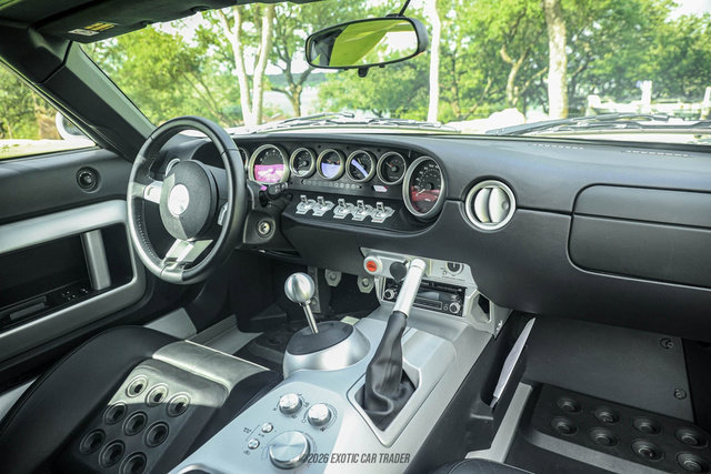 Used 2005 Ford GT RWD image 38