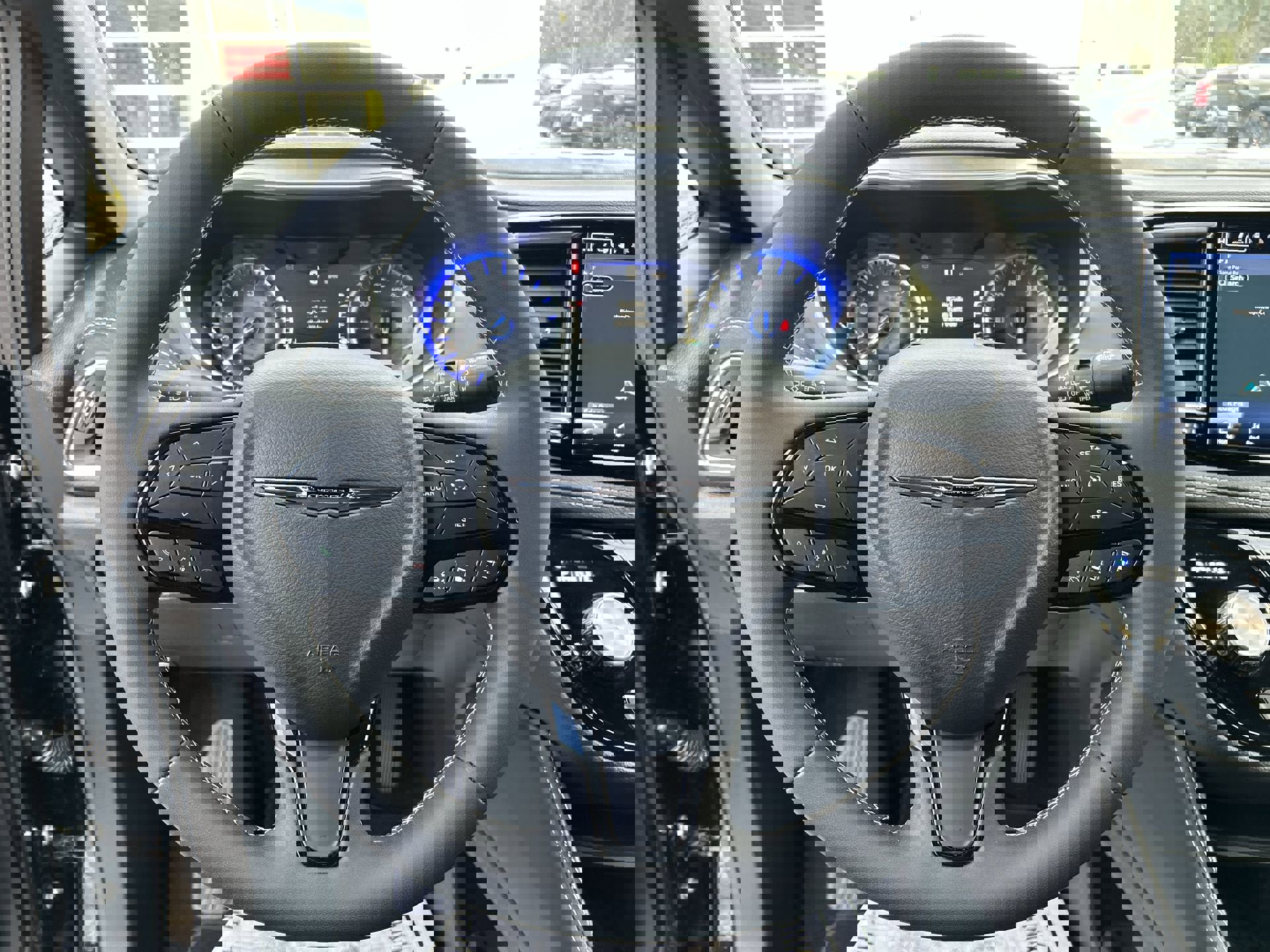 Used 2025 Chrysler Pacifica Limited image 14