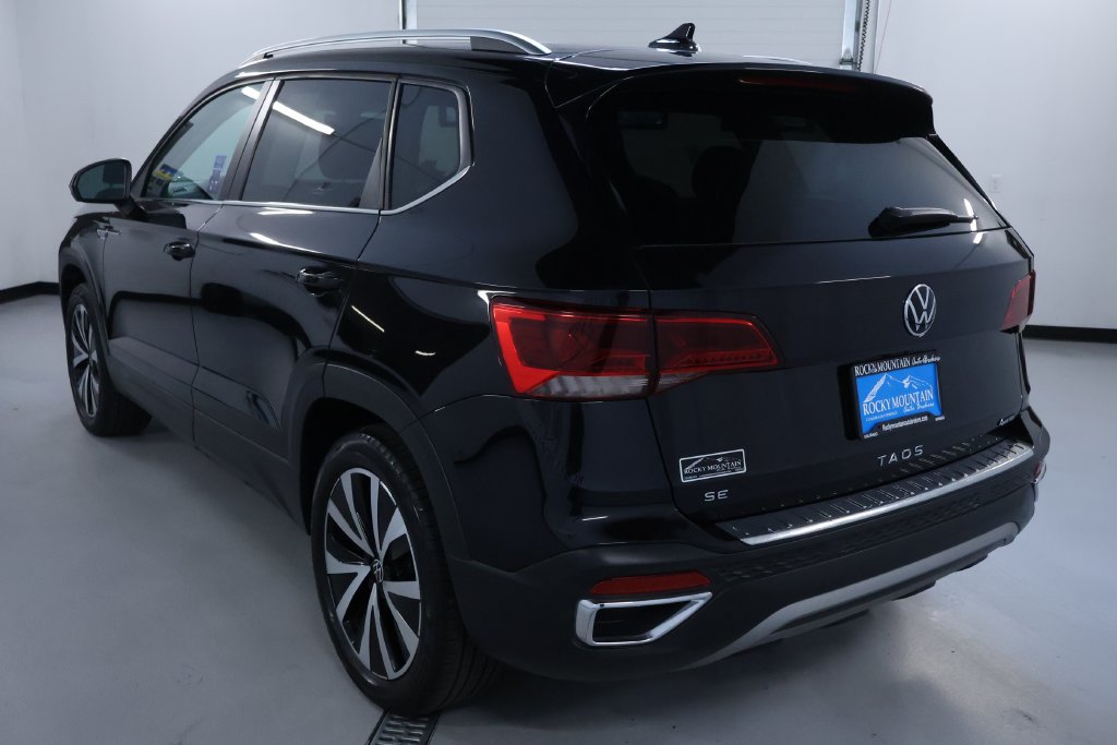 Used 2023 Volkswagen Taos SE w/ Panoramic Sunroof Package AWD/4WD image 6