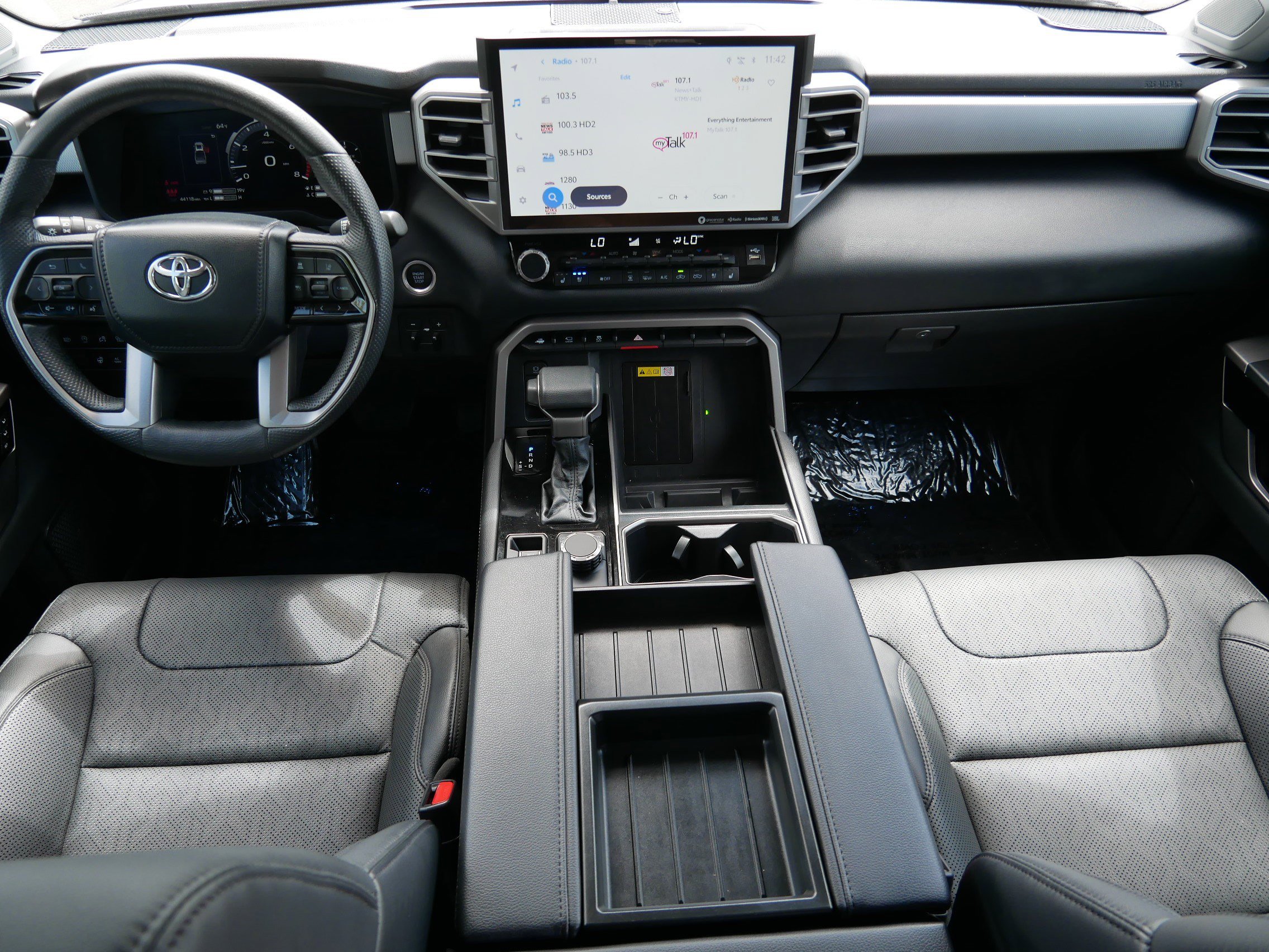 Used 2024 Toyota Tundra Limited AWD/4WD image 8
