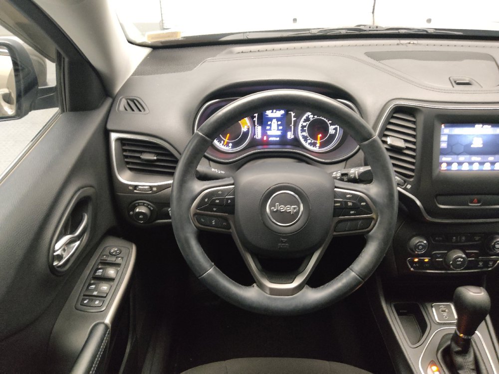 Used 2019 Jeep Cherokee Latitude w/ Cold Weather Group FWD image 22