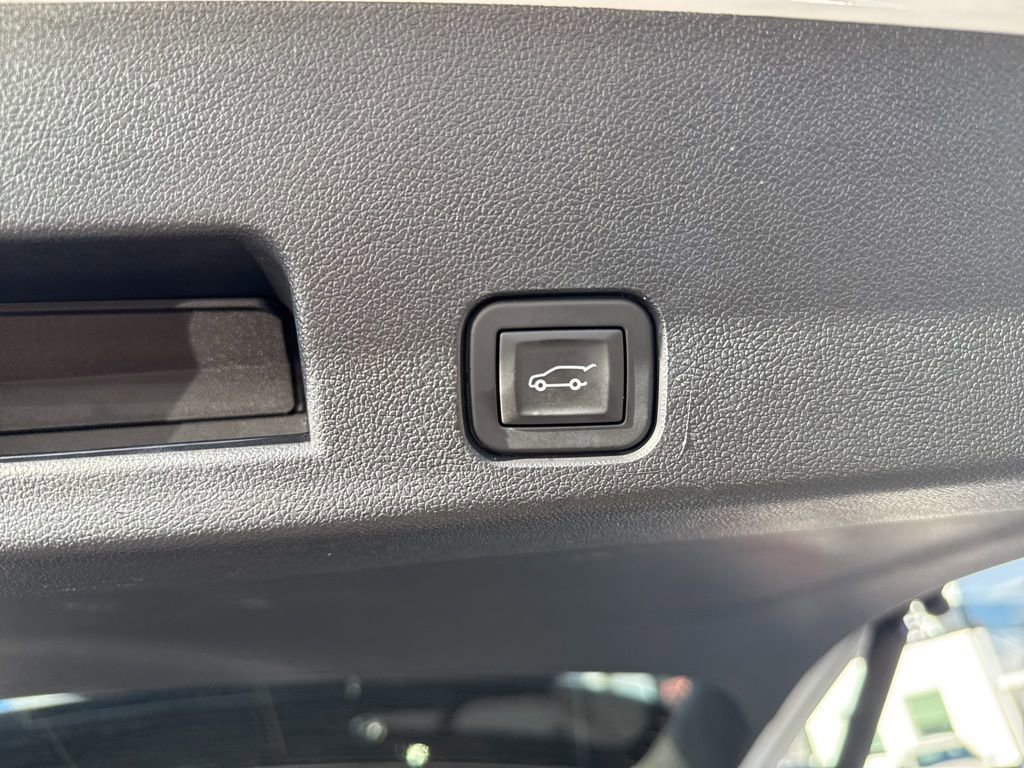 Used 2025 GMC Acadia Elevation FWD image 31
