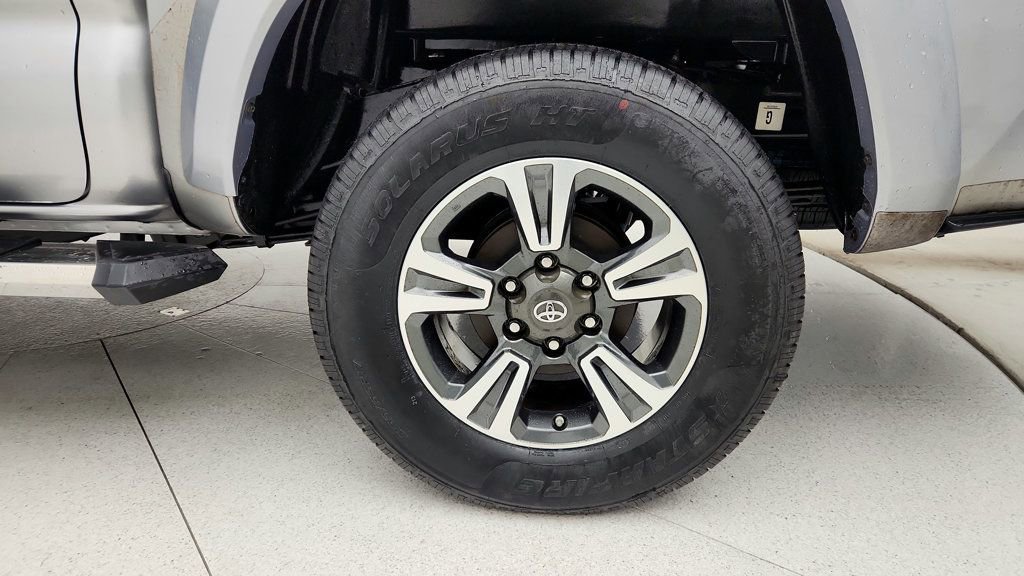 Used 2017 Toyota Tacoma TRD Sport image 9