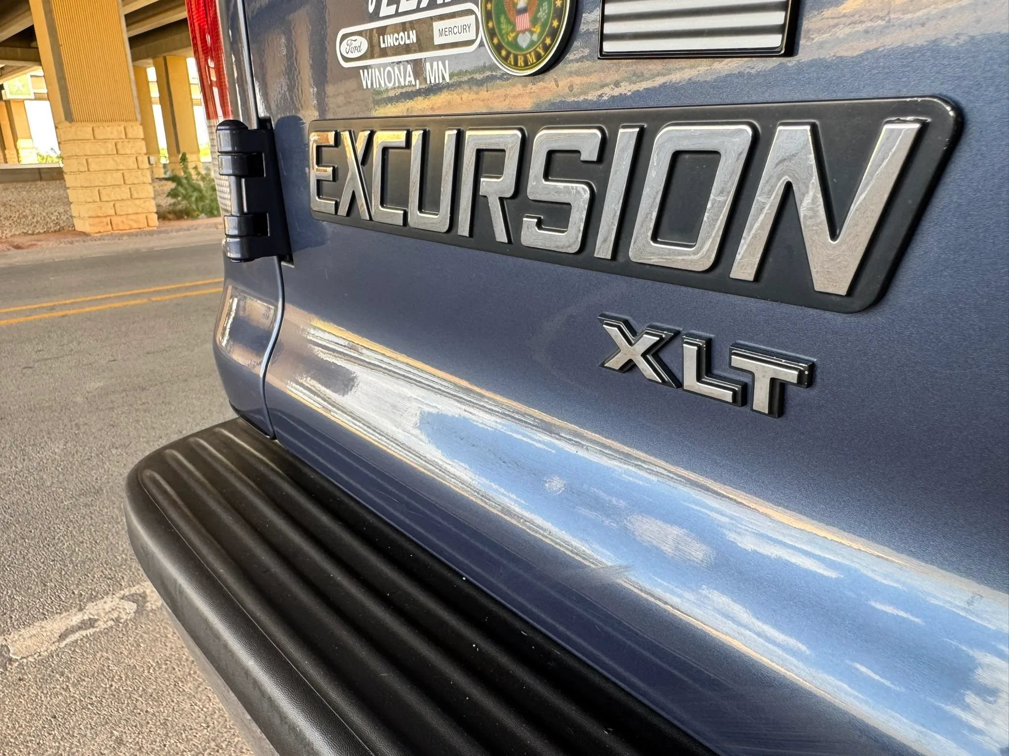 Used 2003 Ford Excursion XLT AWD/4WD image 19