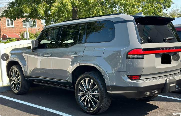 Used 2025 Lexus GX 550 w/ Accessory Package (2T) AWD/4WD image 2