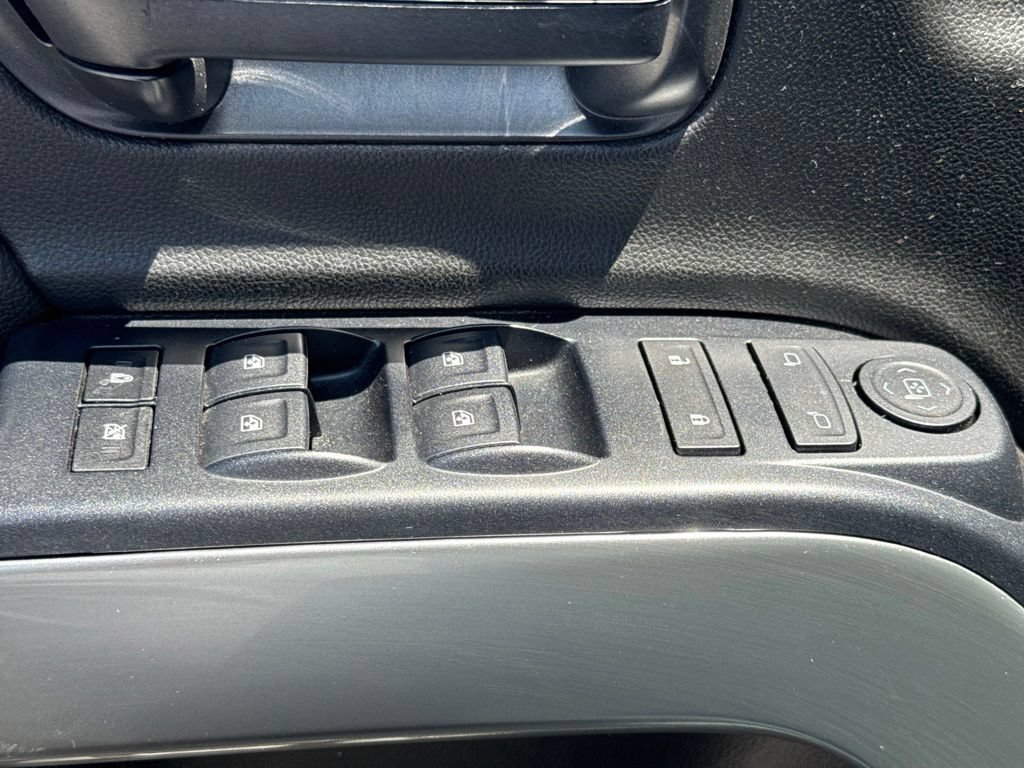 Used 2018 Chevrolet Silverado 1500 LT w/ All Star Edition AWD/4WD image 17