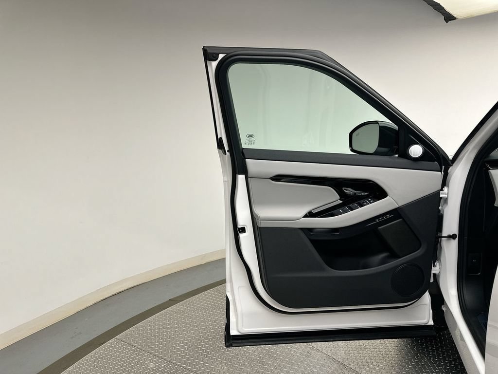 New 2026 Land Rover Range Rover Evoque Hoxton AWD/4WD image 9