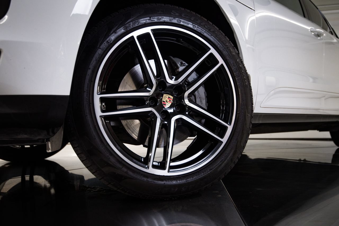Certified 2020 Porsche Macan S AWD/4WD image 12