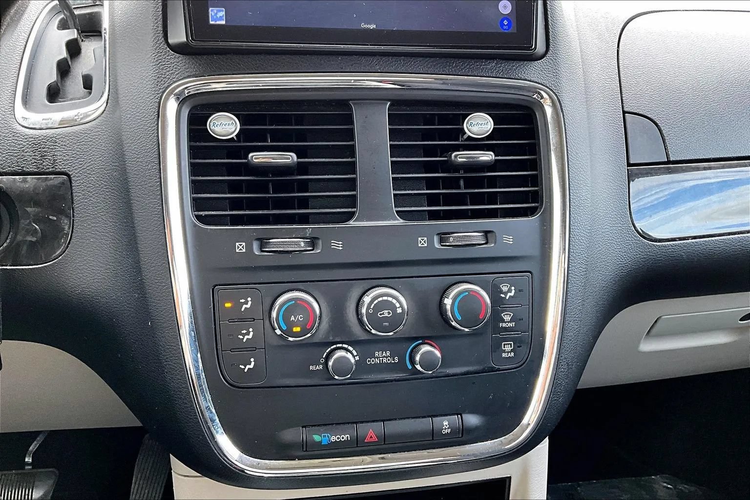 Used 2014 Dodge Grand Caravan SXT w/ Rear Park Assist Package FWD image 13