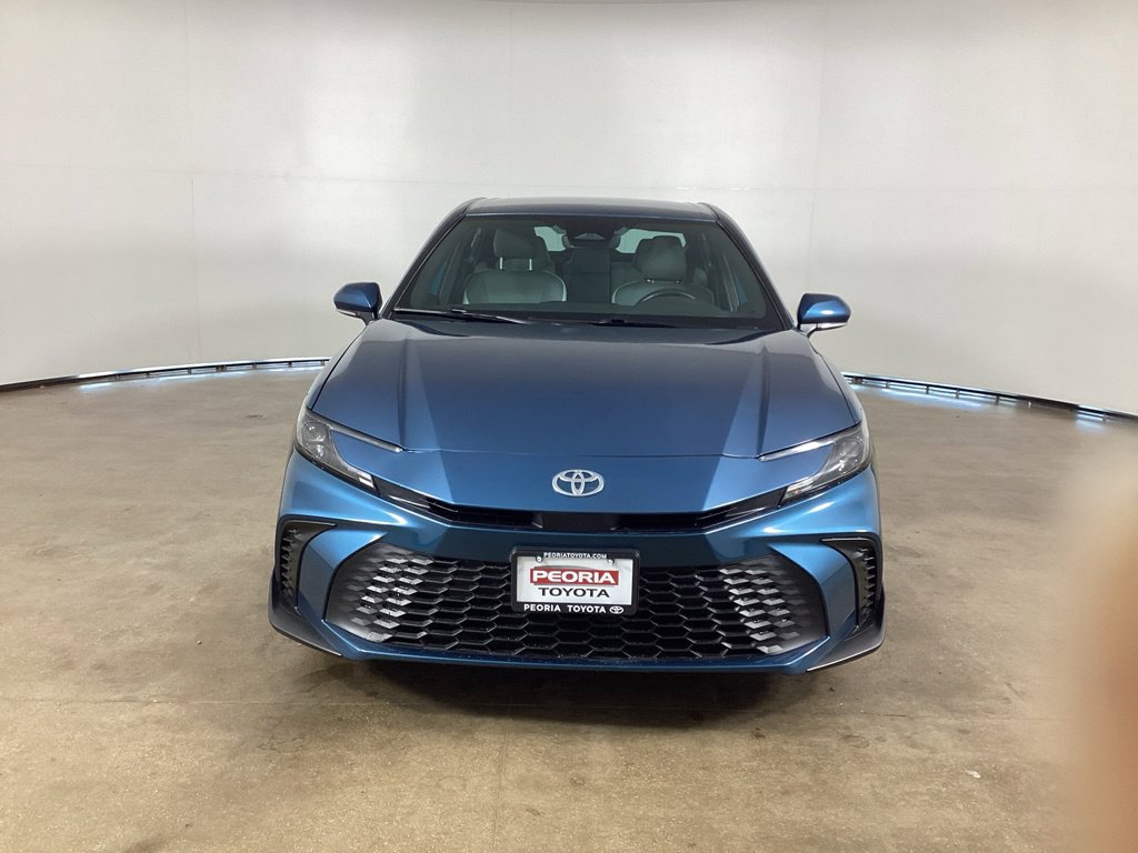 Used 2025 Toyota Camry SE w/ Convenience Package FWD image 2
