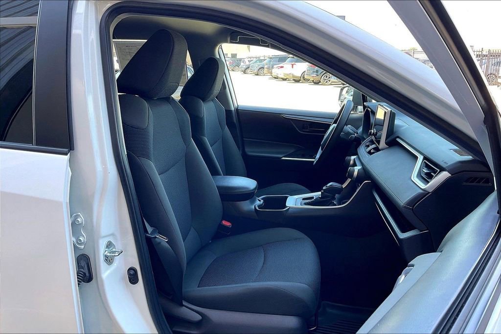 Used 2024 Toyota RAV4 LE AWD/4WD image 7