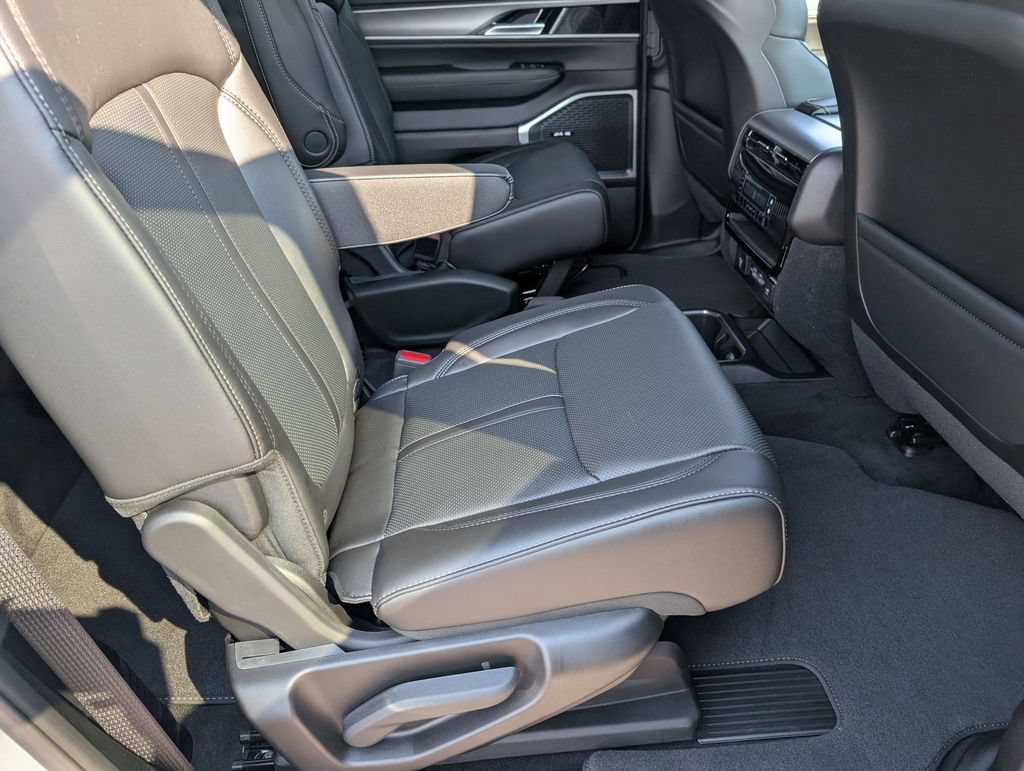 New 2026 Jeep Grand Wagoneer L 2WD image 29