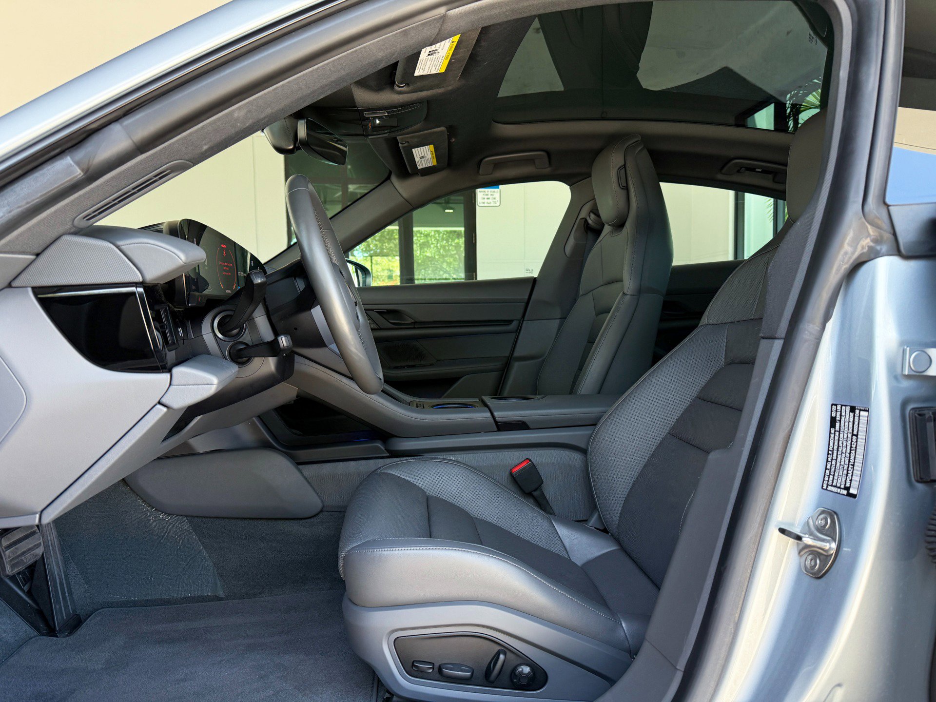 Used 2022 Porsche Taycan image 30
